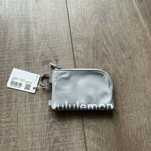 Lululemon Clippable Card Pouch in Silver Drop